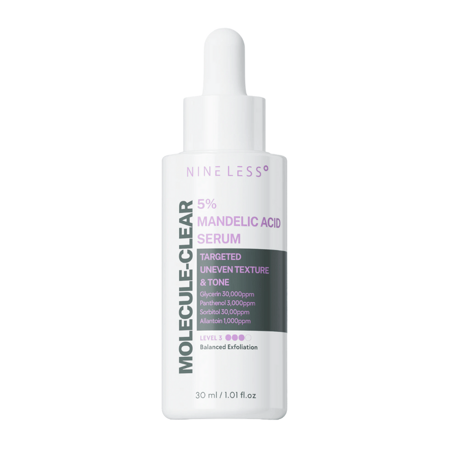 Nine Less Molecule-Clear 5% Mandelic Acid Serum i vit flaska med pipett, formulerad för känslig hud och balanserad exfoliering av ojämn hudton och textur.