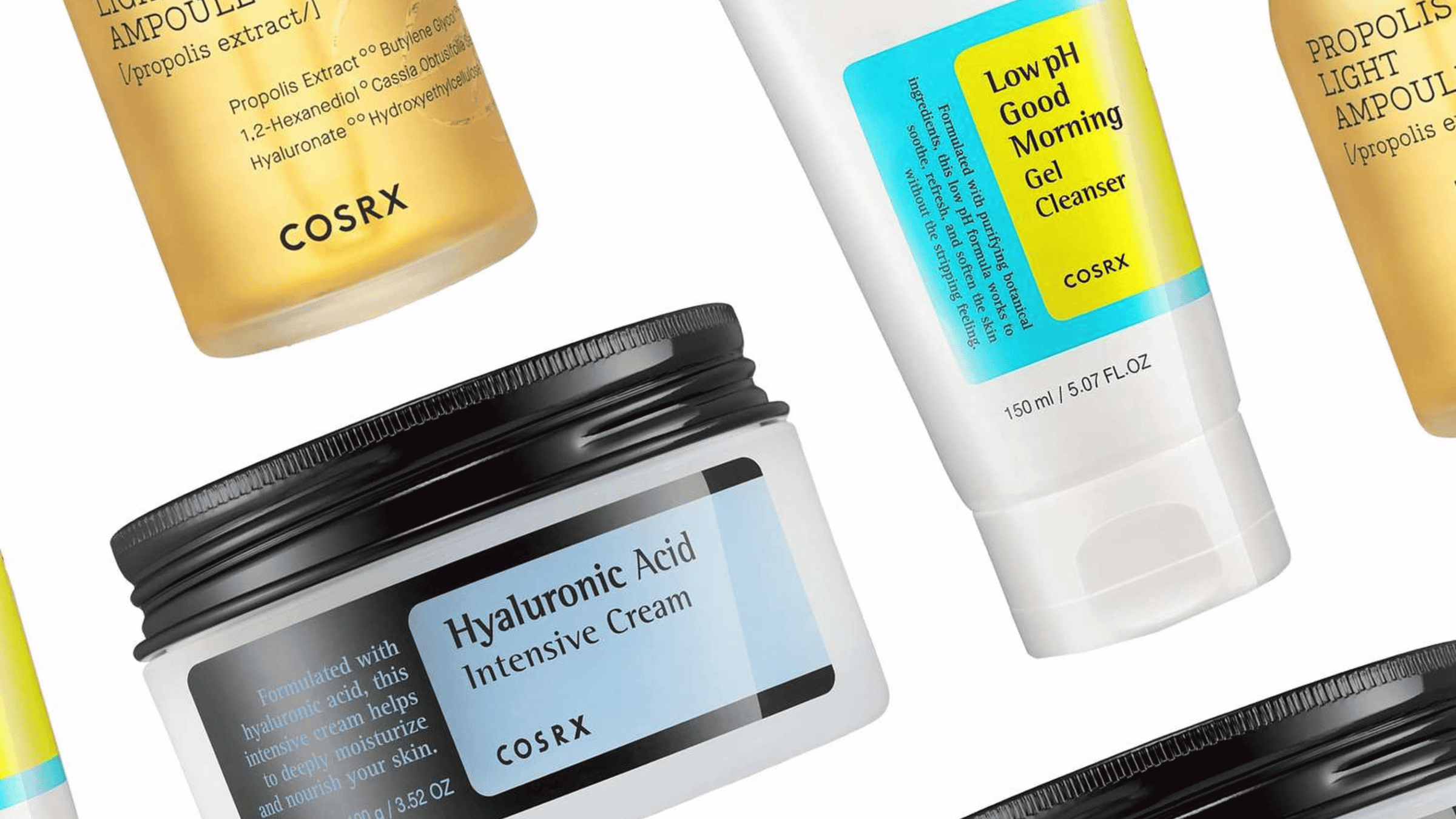 Bilden visar en samling hudvårdsprodukter från märket COSRX, kända för sina effektiva och hudvänliga produkter.