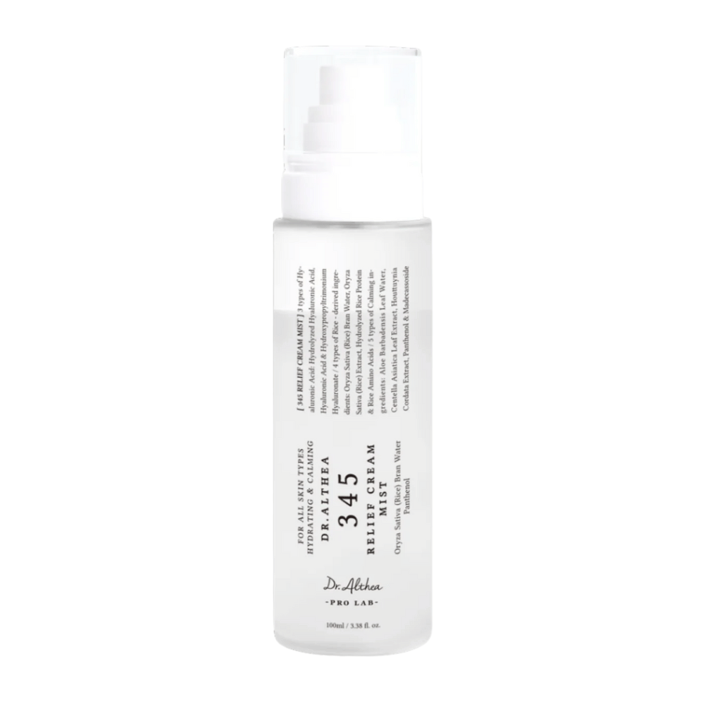 Dr. Althea 345 Relief Cream Mist på hvid baggrund, en let ansigtsmist med tofaseformel, der fugter, beroliger og styrker huden hele dagen.