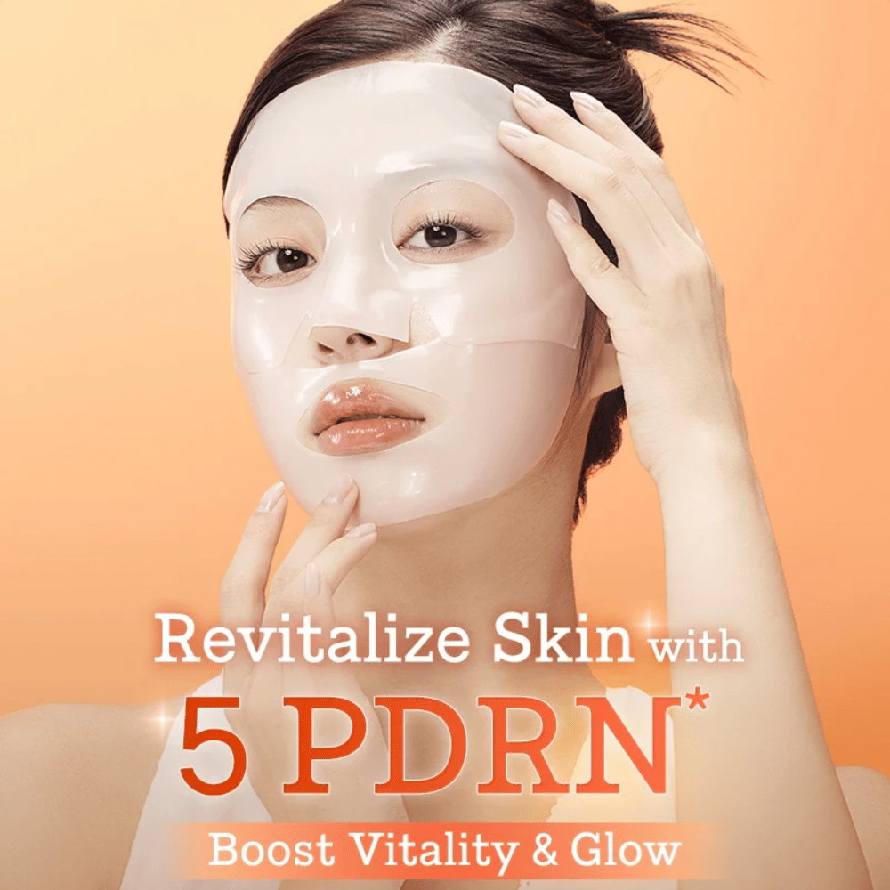 COSRX 5 PDRN Hyaluronic Acid Vital Hydrating Hydrogel Mask anvendt på ansigtet for revitaliseret hud, øget glød og intensiv fugtgivning