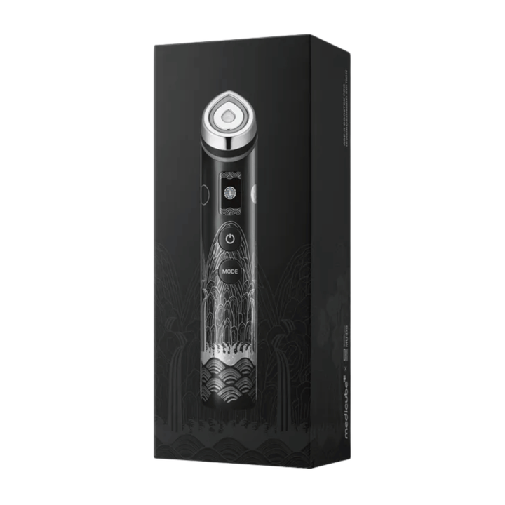 Medicube AGE-R Booster Pro APEC Edition ansigtsapparat, der stimulerer huden, øger optagelsen af serum og giver fastere, mere strålende hud.