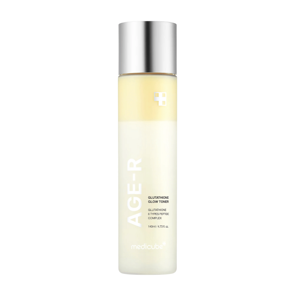 Flaske af Medicube Age-R Glutathione Glow Toner, en lysegul toner indeholdende glutation og et peptidkompleks. Produktet er designet til at give huden langvarig glød og jævn hudtone. Flasken har et elegant, minimalistisk design med en sølvfarvet kork.