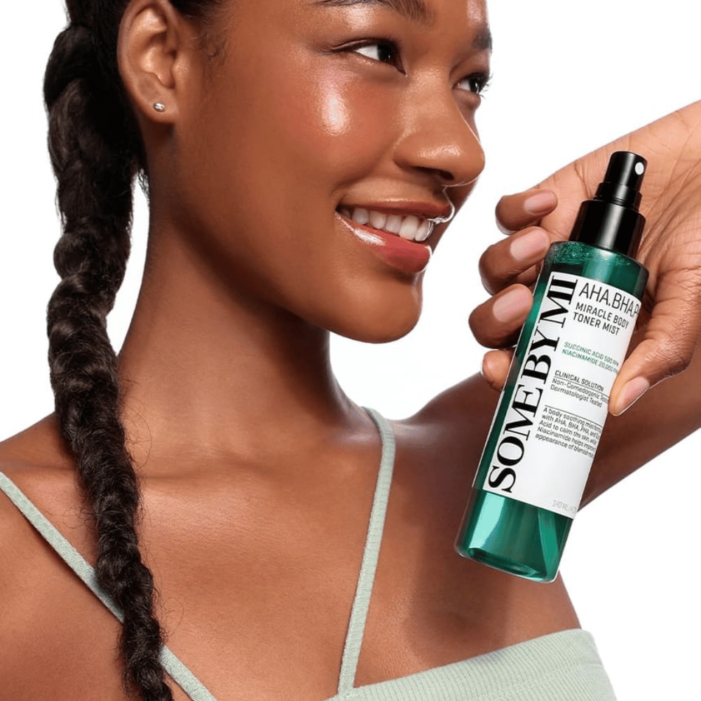 Some By Mi AHA BHA PHA Miracle Body Toner Mist hudpleje – kroppsspray, der hjælper med at pleje huden, reducere urenheder og give en frisk følelse.