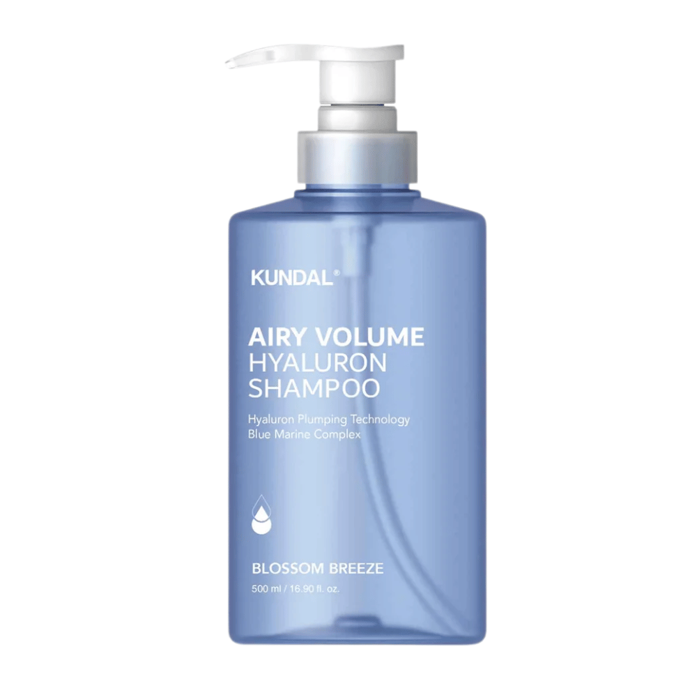 KUNDAL Airy Volume Hyaluron Shampoo Blossom Breeze i blå pumpeflaske, volumgivende shampoo med hyaluron og Blue Marine Complex.