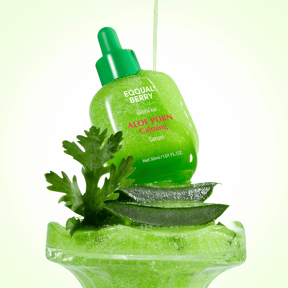 EQQUALBERRY Aloe PDRN Calming Serum placeret på aloe – fugtgivende og beroligende serum med PDRN til irriteret og tør hud.