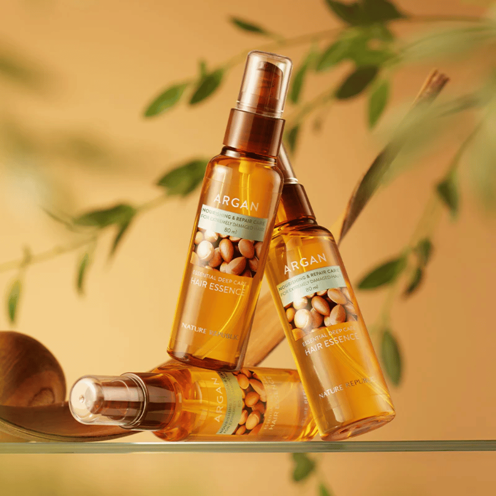 Tre flasker af Nature Republic Argan Essential Moisture Hair Oil med arganolie – giver næring, glans og reparerer skadet hår.