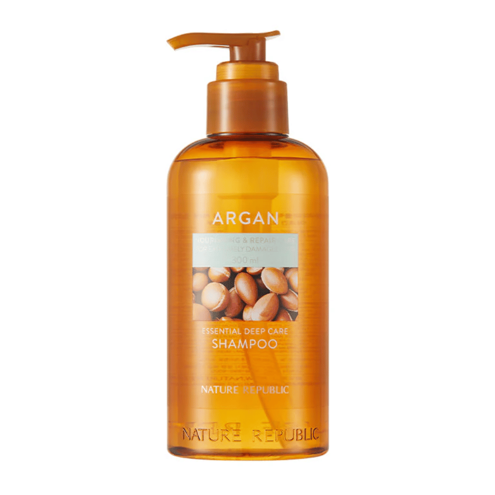Produktbillede på Nature Republic Argan Essential Moisture Repairing Shampoo – næringsrig shampoo for stærkere og mere skinnende hår.