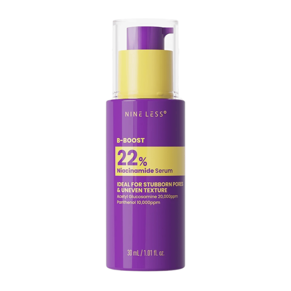 7. NINE LESS B-Boost 22% Niacinamide Serum 30 ml – lilla pumpeflaske med 22 % niacinamid mod ujævn hudstruktur