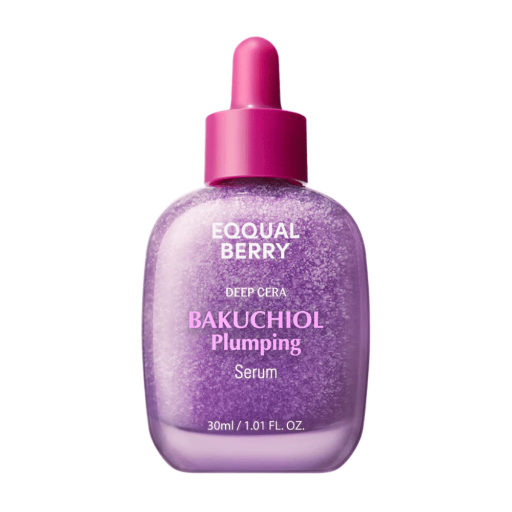 Equal Berry Bakuchiol Plumping Serum i en lilla skinnende flaske med lyserød pipette. Fugtgivende og opstrammende serum for en strålende hud.
