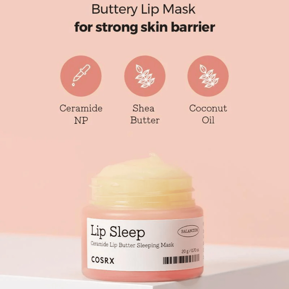 COSRX Lip Sleep med tekst om ingredienser: ceramide NP, sheasmør og kokosolie – en smøragtig natmaske, der styrker læbernes beskyttelsesbarriere.