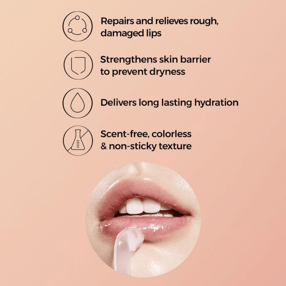 Nærbillede af læber med COSRX Lip Sleep-maske, der påføres. Teksten fremhæver produktets egenskaber: reparerer sprukne læber, styrker hudbarrieren og giver langvarig fugt.