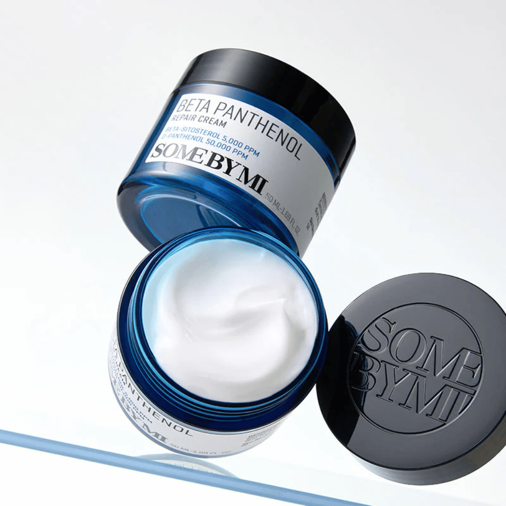 Åben krukke med SOME BY MI Beta Panthenol Repair Cream – rig, blød formel til hudreparation og fugtbalance.