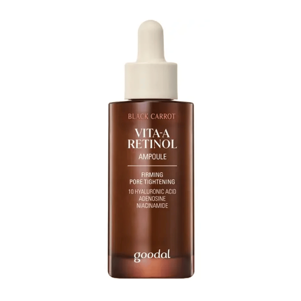 Flasken med Goodal Black Carrot Vita-A Retinol Firming Ampoule vises. Den har en beige pipette og en mørkebrun flaske. Etiketten beskriver produktet som "Vita-A Retinol Ampoule" og nævner egenskaber som "Firming Pore Tightening", samt ingredienserne 10% hyaluronsyre, adenosin og niacinamid.