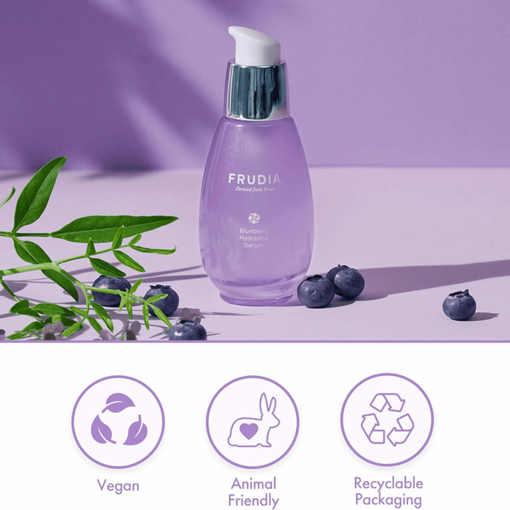 FRUDIA Blueberry Hydrating Serum med blåbærekstrakt, vegansk formel, cruelty-free og genanvendelig emballage, udviklet til fugt og glød.