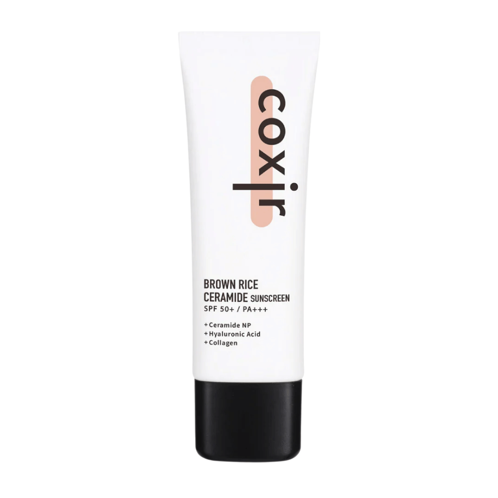Produktbillede af Coxir Brown Rice Ceramide Sunscreen i hvid tube med sort låg, SPF 50+ PA+++, indeholder ceramider, hyaluronsyre og kollagen.
