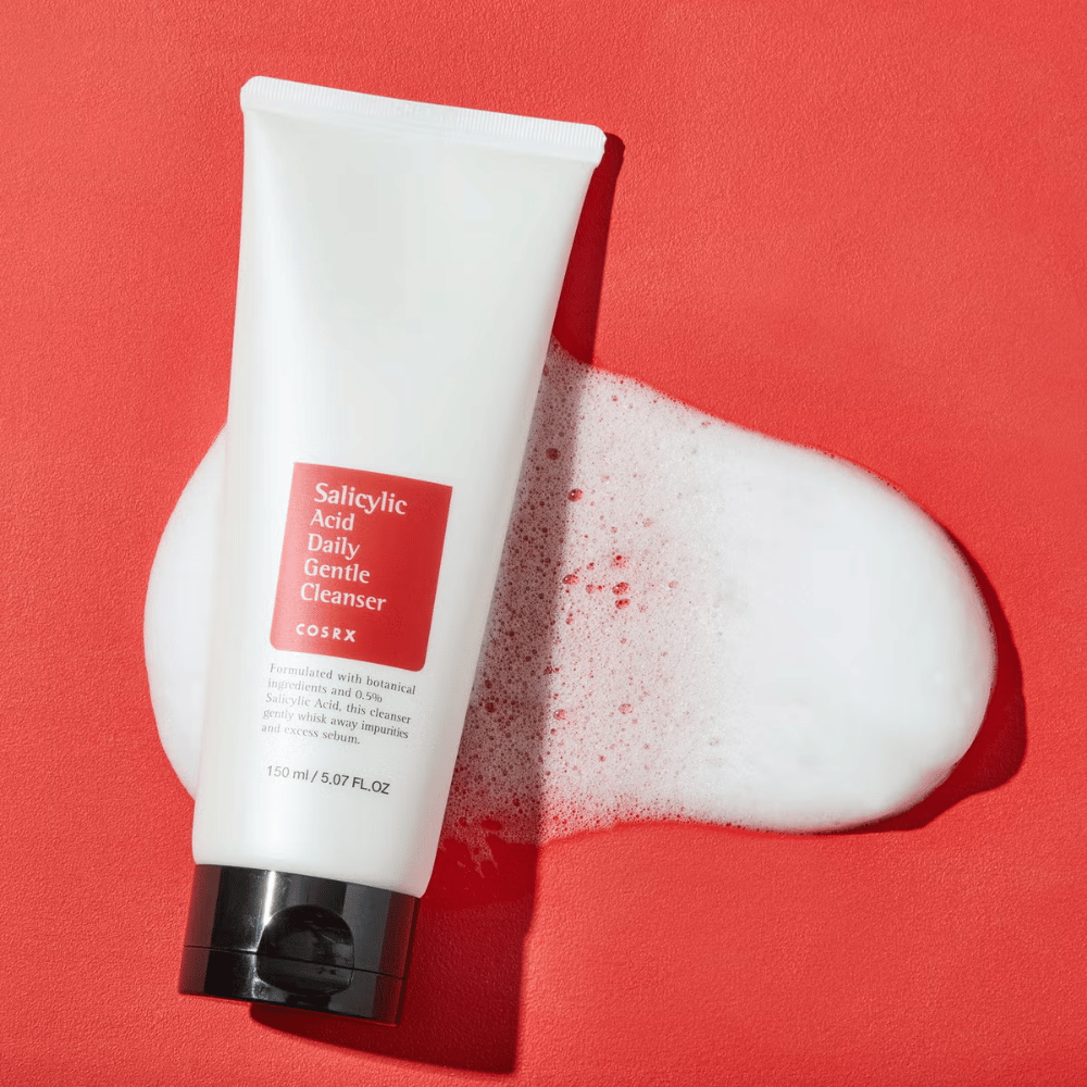 COSRX Salicylic Acid Daily Gentle Cleanser 150ml – effektiv ansigtsrens med salicylsyre mod akne, hudorme og uren hud, vist med skum.