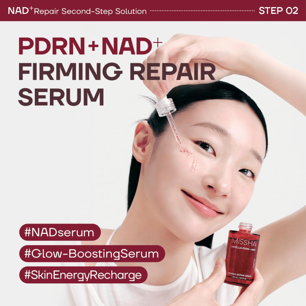 6. MISSHA Camellia PDRN NAD+ Firming Repair Serum – model påfører fugtgivende serum med pipette på kinden for strålende hud