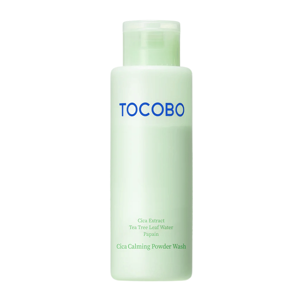 TOCOBO Cica Calming Powder Wash ansigtsrens, som eksfolierer skånsomt og styrker hudbarrieren.