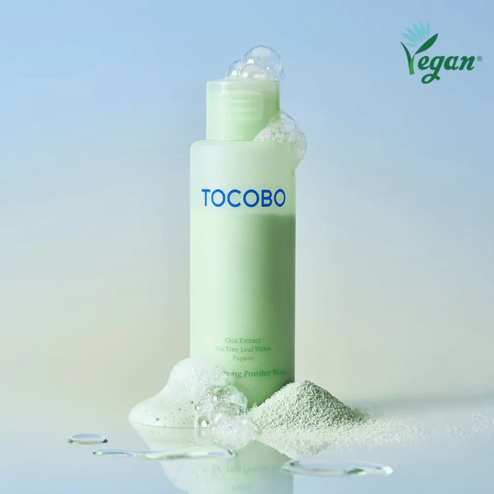 TOCOBO Cica Calming Powder Wash som skummer let og fjerner snavs, samtidig med at huden beroliges.