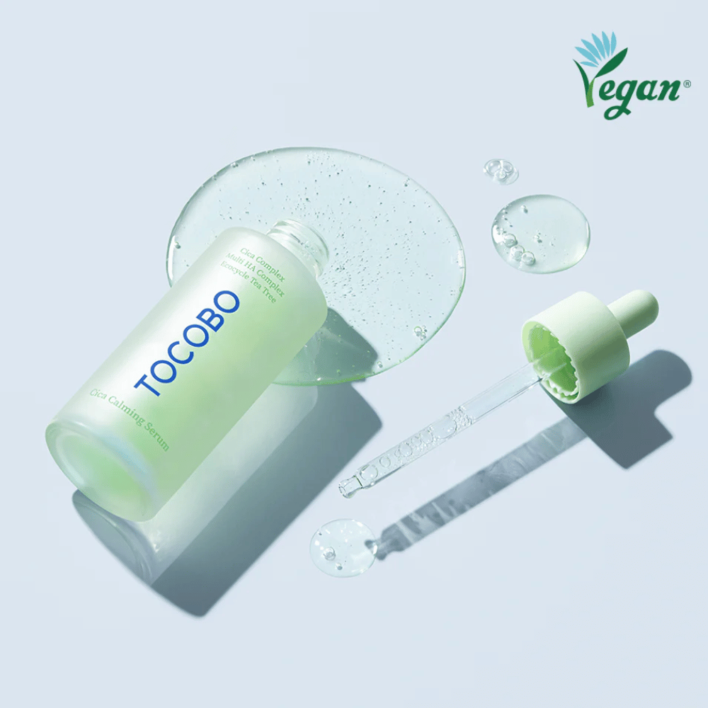 TOCOBO Cica Calming Serum med pipette og geltekstur, vegansk koreansk ansigtsserum som beroliger sensitiv hud og styrker hudbarrieren med cica, multi hyaluronsyre og tea tree.