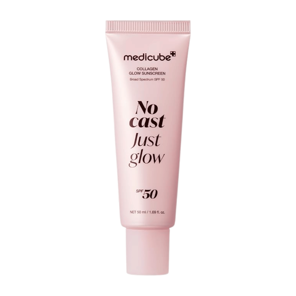 Medicube Collagen Glow Sunscreen SPF 50 50 ml, solbeskyttelse med kollagen i en lyserød tube med teksten No Cast Just Glow mod hvid baggrund.