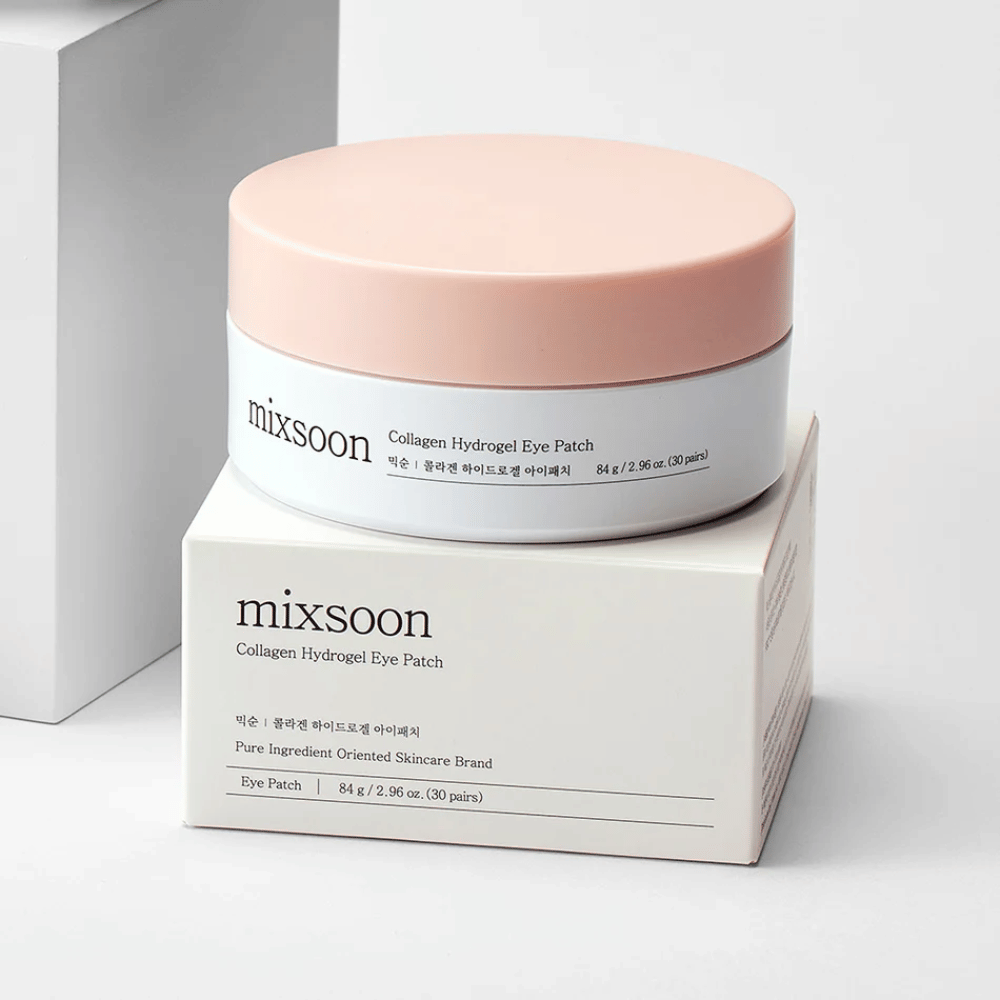 Billede af Mixsoon Collagen Hydrogel Eye Patch. Krukken er lyserød og hvid og indeholder 84 g øjenplastre med kollagen. Den ligger på en hvid karton med tekst, der beskriver produktet og dets indhold. Designet er stilrent og moderne, perfekt til øjenpleje.