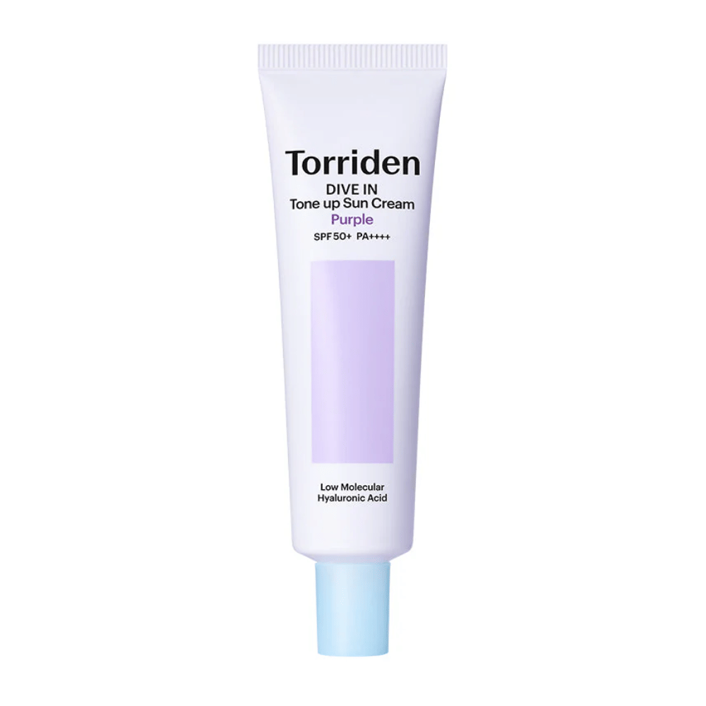 Torriden DIVE IN Tone Up Sun Cream Purple SPF50+ PA++++ i hvid og lilla tube med hyaluronsyre med lav molekylvægt mod neutral baggrund.