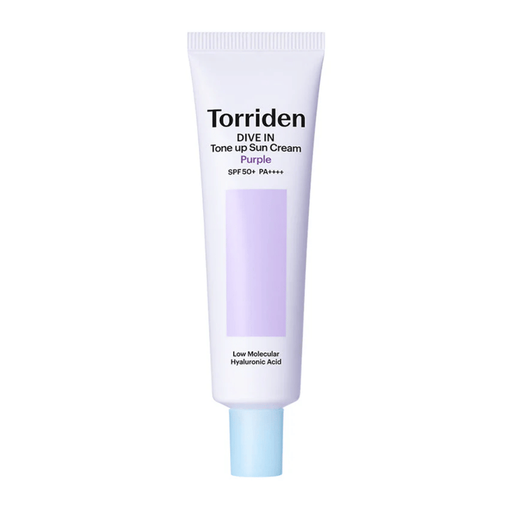 Torriden DIVE IN Tone Up Sun Cream Purple SPF50+ PA++++ i hvid og lilla tube med hyaluronsyre med lav molekylvægt mod neutral baggrund.