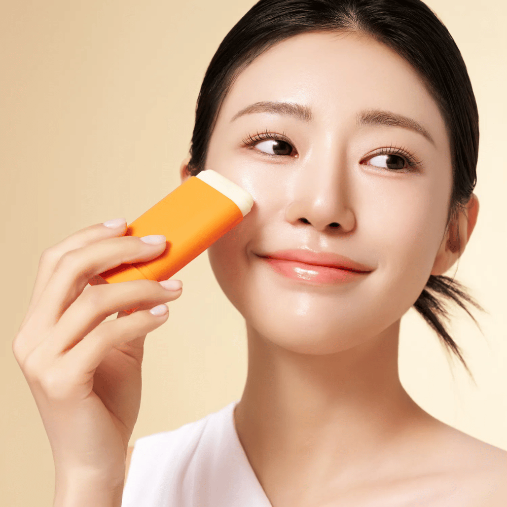 Purito Daily Soft Touch Sunscreen Stick er nem at påføre direkte på huden – uden klæbrighed eller hvide rester. Den er perfekt til følsom hud og giver en silkeblød solbeskyttelse med SPF50+ PA++++.