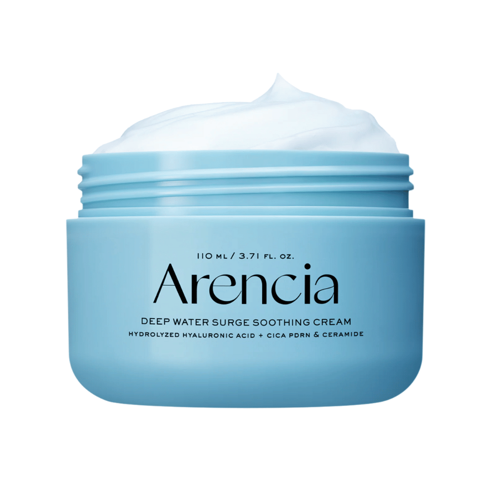Nærbillede af Arencia Deep Water Surge Soothing Cream, der viser cremens bløde, kølende konsistens for dyb fugt af tør og følsom hud.