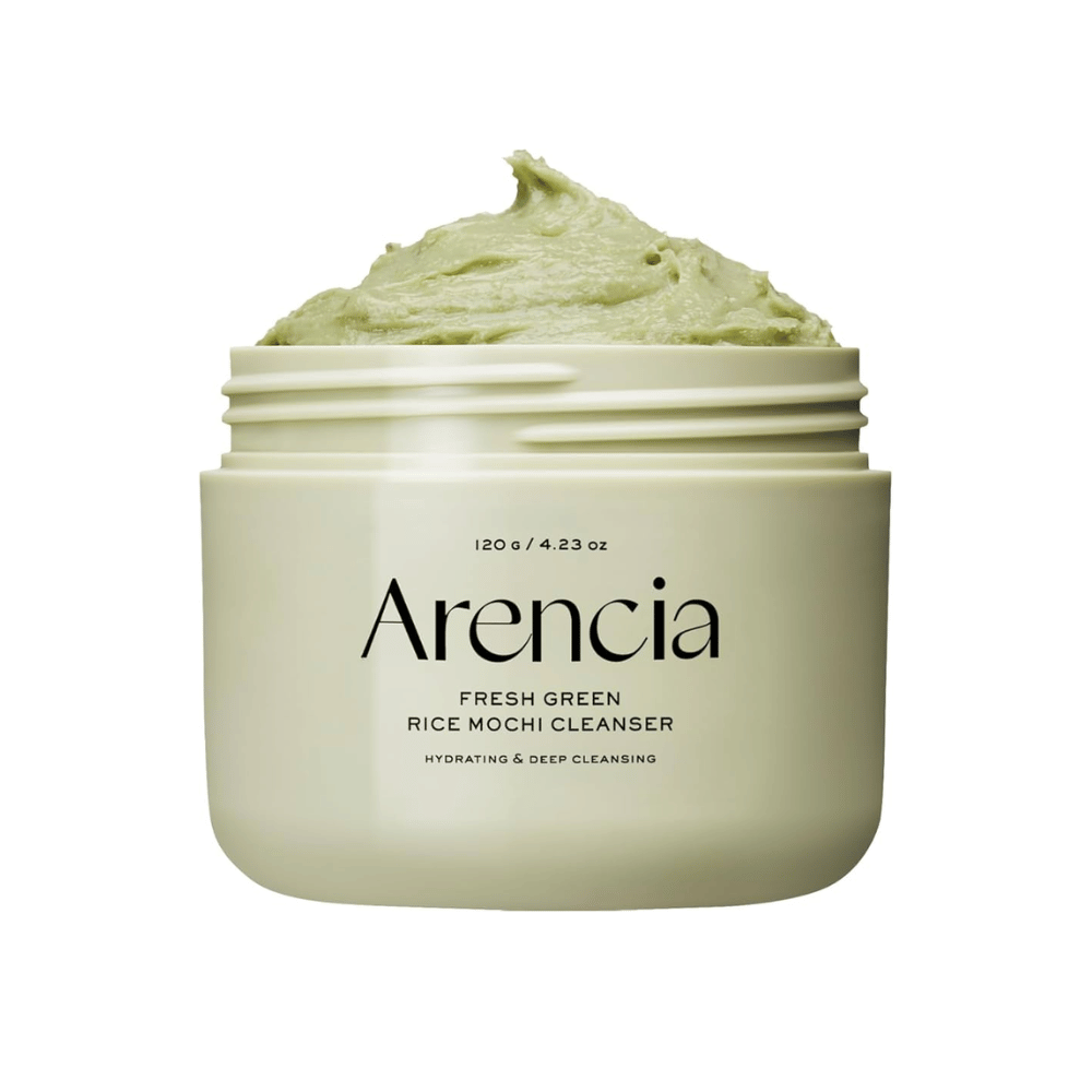 Åben krukke med Arencia Fresh Green Rice Mochi Cleanser 120g, en grøn cremet rens med teksten "Hydrating & Deep Cleansing" på emballagen.