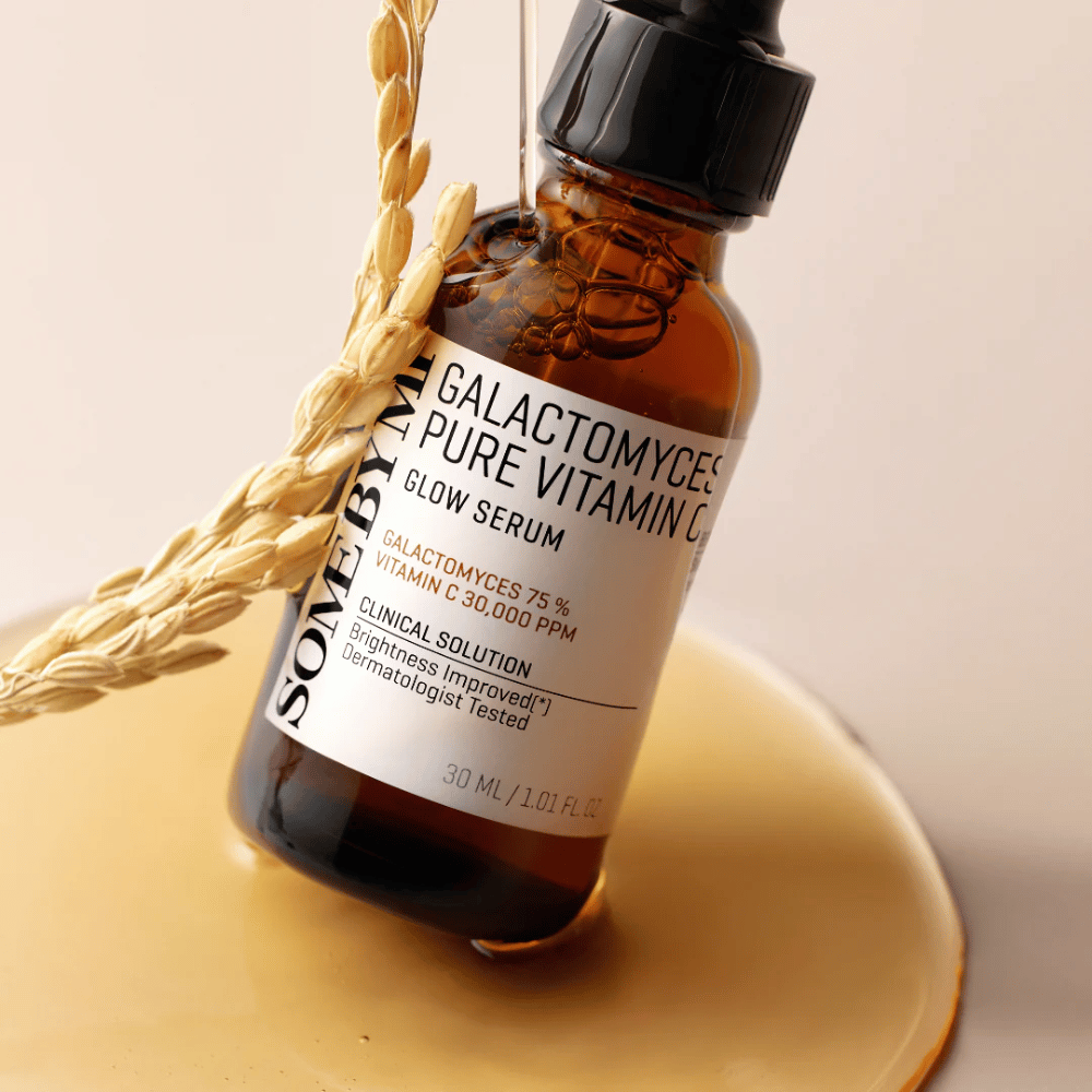 Some By Mi Galactomyces Pure Vitamin C Glow Serum er en kraftfuld løsning til at forbedre hudens glød og jævnhed. Med 75 % galactomyces-ekstrakt og 30.000 ppm vitamin C giver dette serum intens lysning og fugtning.