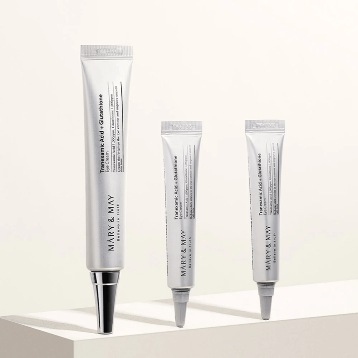 Øjencreme fra Mary&May med tranexamsyre og glutathione i flere størrelser, udviklet til at reducere pigmentering og give klarere hud omkring øjnene.