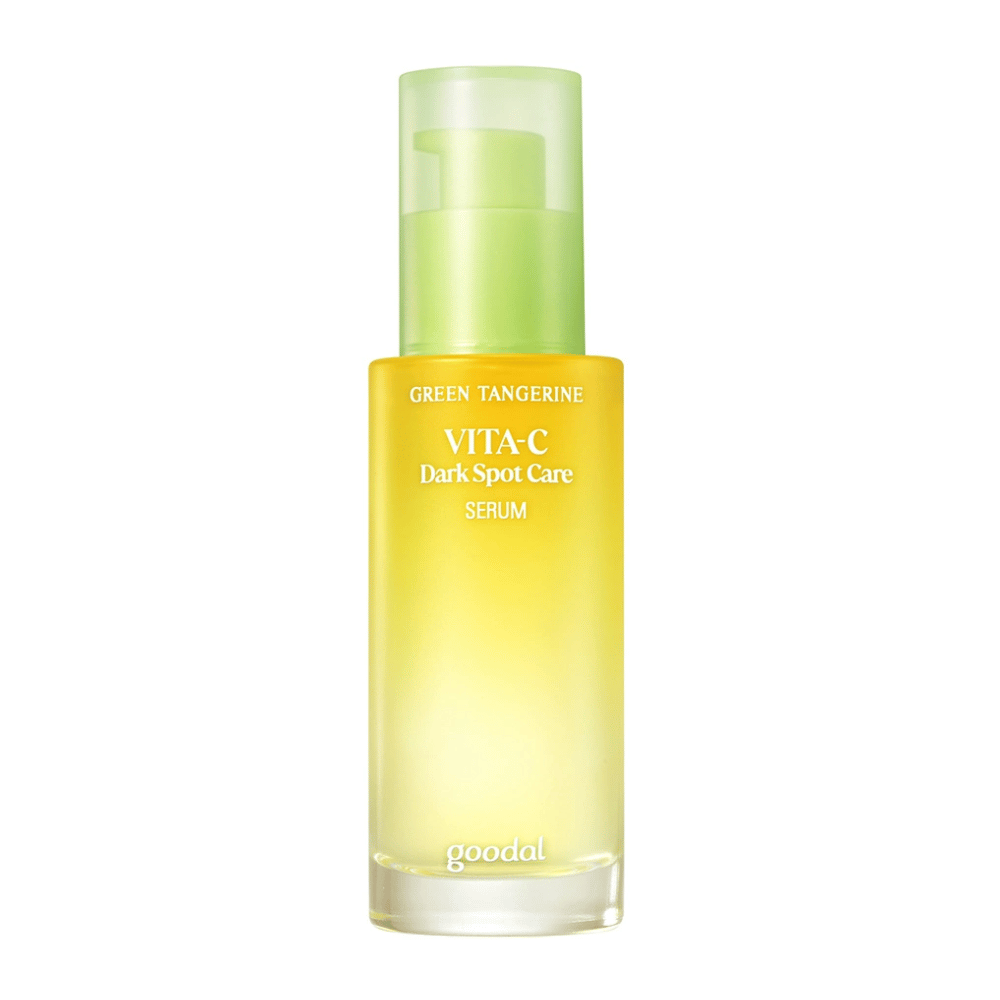 En flaske Green Tangerine Vita C Dark Spot Care Serum 40ml fra Goodal til hyperpigmentering på hvid baggrund.