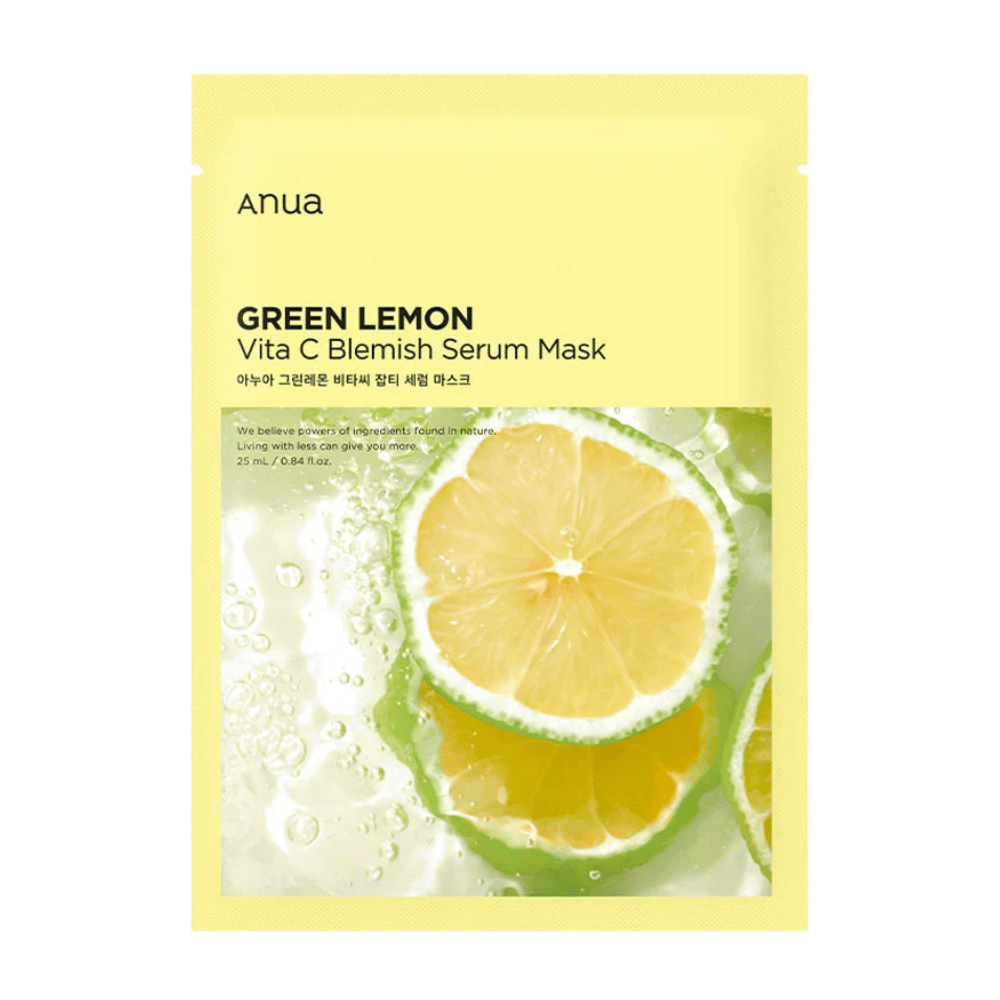 Emballagen af Anua Green Lemon Vita C Blemish Serum Mask, fremhæver et klart billede af en citronskive med vanddråber, mod en lysegul baggrund. Teksten beskriver dens naturlige ingredienser og hudplejeegenskaber.