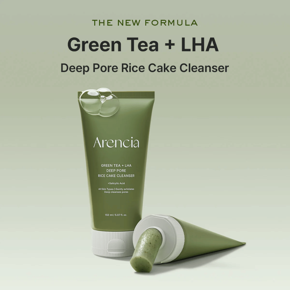 Kampagnebillede for Arencia Green Tea + LHA Deep Pore Rice Cake Cleanser som fremhæver den nye formel med grøn te og LHA til dybderensning af porer.