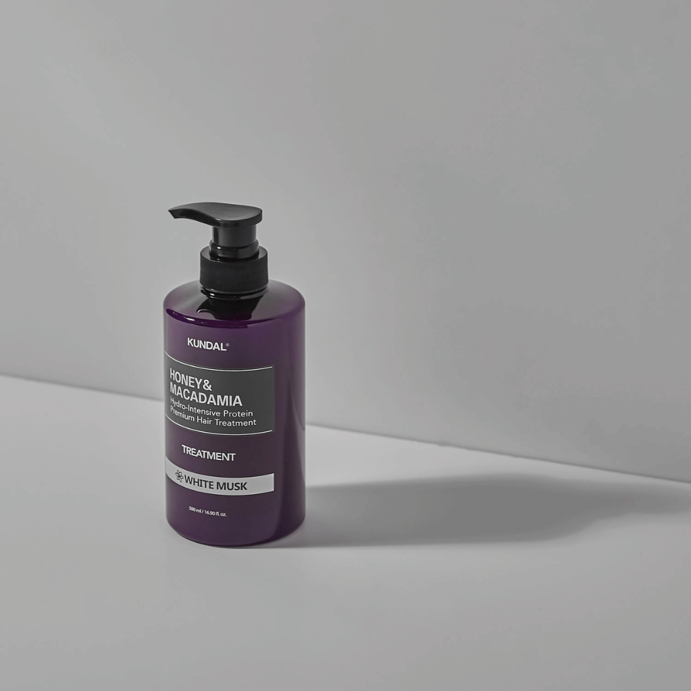 KUNDAL Honey & Macadamia Hydro-Intensive Protein Premium Hair Treatment White Musk i lilla pumpeflaske, 500 ml.