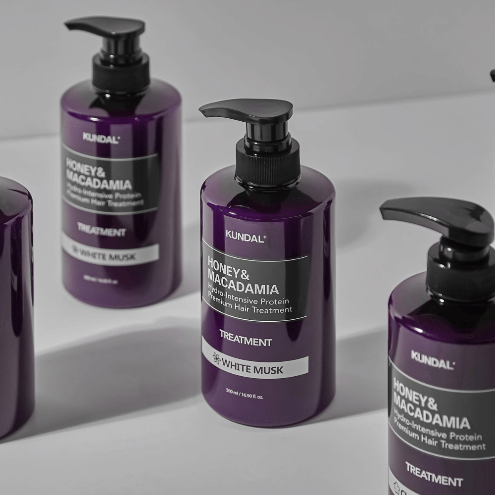 KUNDAL Honey & Macadamia Hydro-Intensive Protein Premium Hair Treatment White Musk, 500 ml, i lilla pumpeflaske.