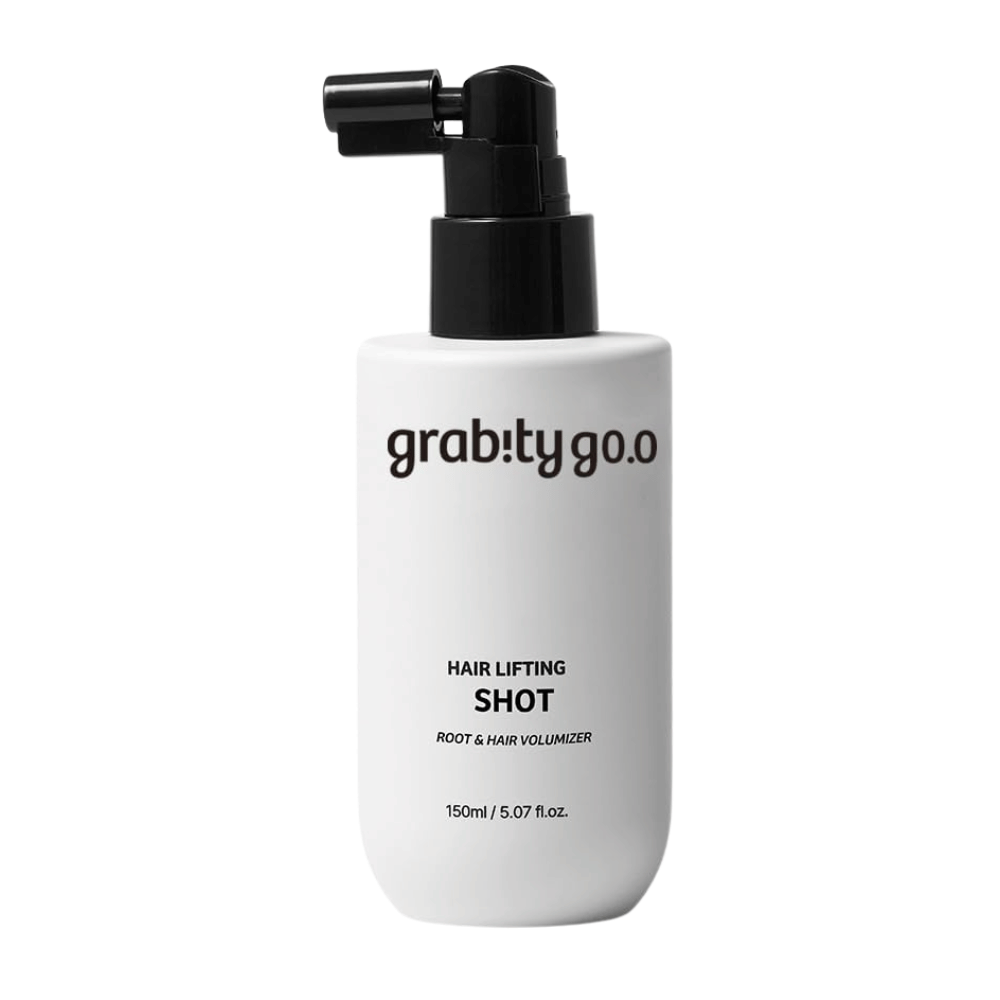 Grabity Hair Lifting Shot Root & Hair Volumizer i stilren hvid sprayflaske. Et volumen-givende hårprodukt udviklet til at løfte hårrødderne, give fyldigere hår og lette styling.