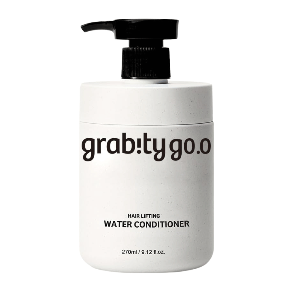 Grabity Hair Lifting Water Conditioner i stilren hvid pumpeflaske på lys baggrund. En volumengivende hårbalsamformel udviklet til at give blødhed, glans og et fyldigere hårindtryk.