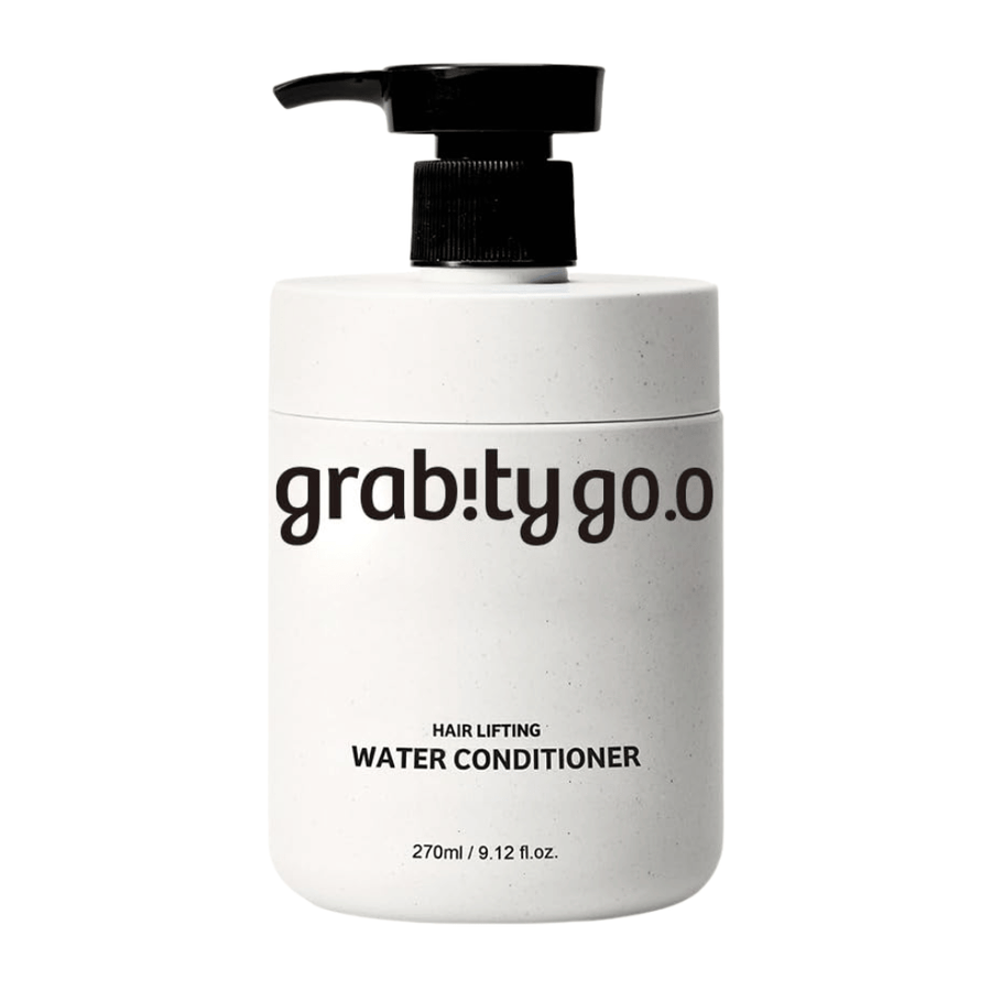 Grabity Hair Lifting Water Conditioner i stilren hvid pumpeflaske på lys baggrund. En volumengivende hårbalsamformel udviklet til at give blødhed, glans og et fyldigere hårindtryk.