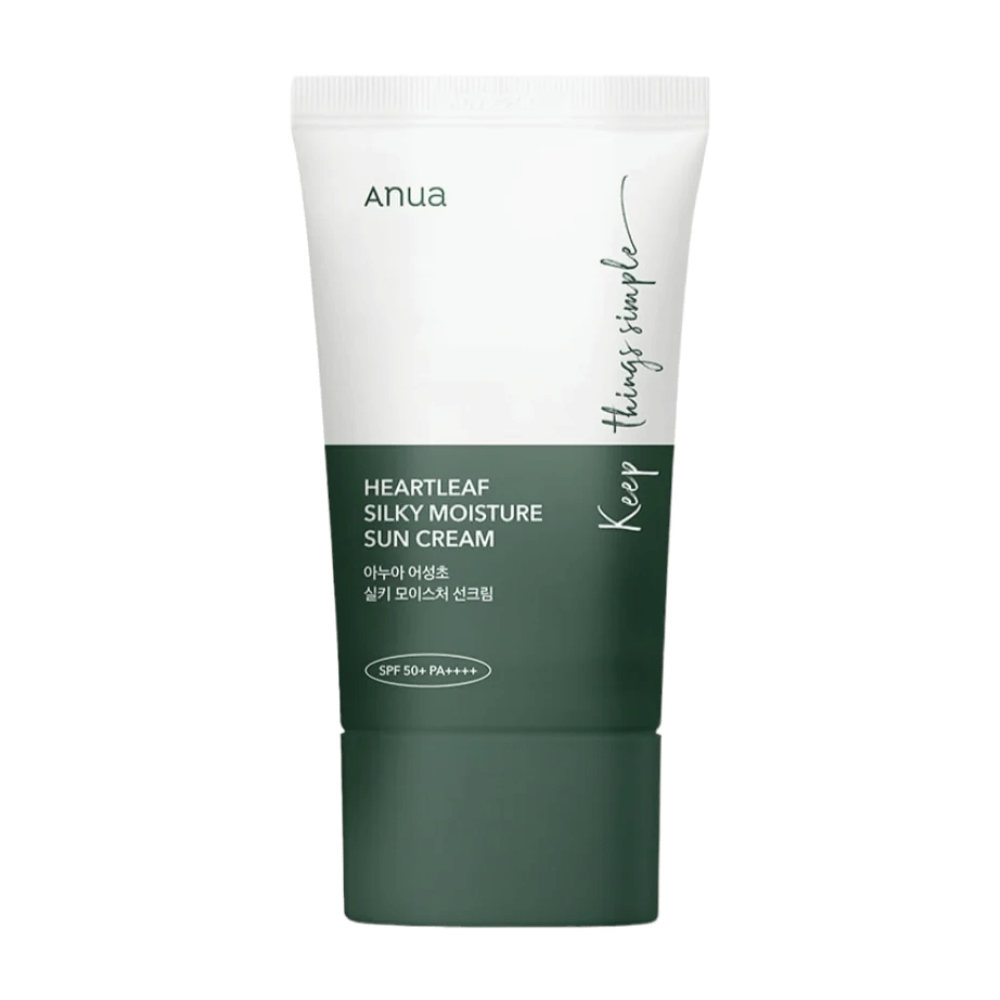 En tube med "Heartleaf Silky Moisture Sun Cream" fra Anua, SPF 50+ PA++++.