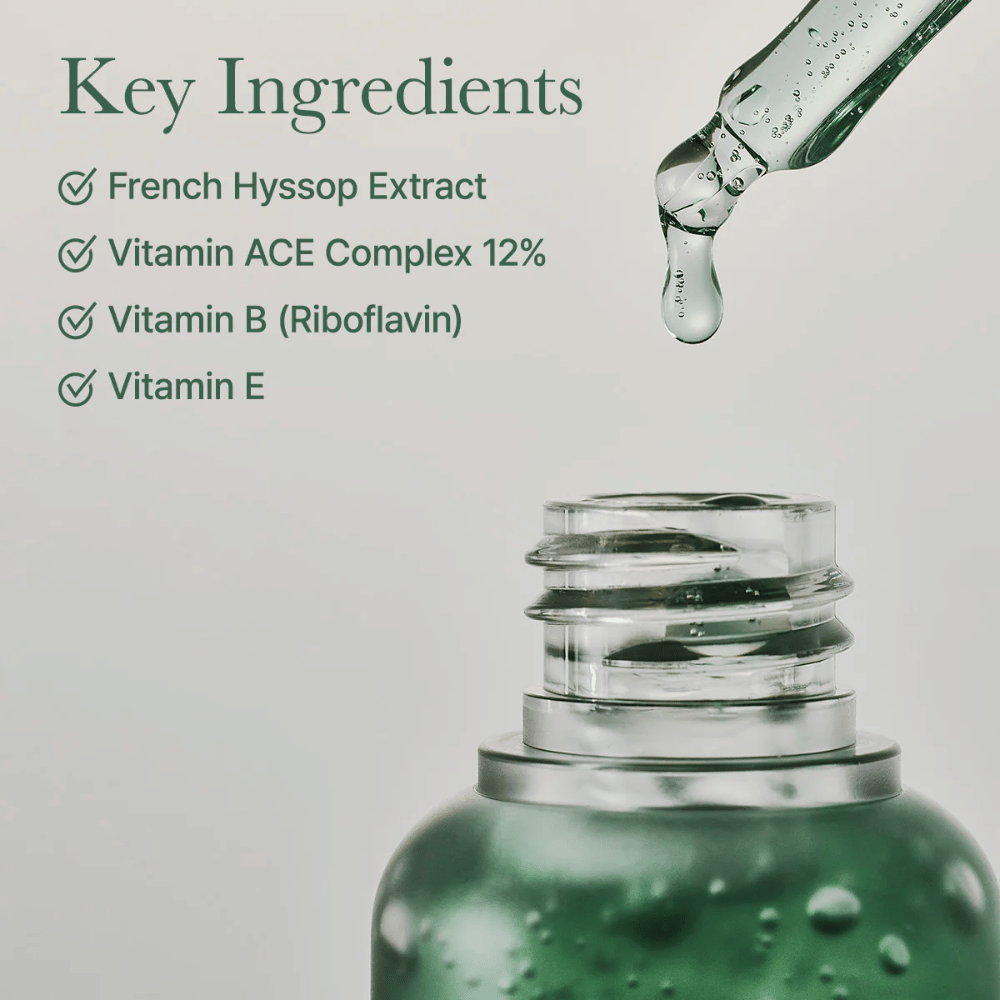 Nærbillede af serumflaske med pipette og tekst om nøgleingredienser som hyssop-ekstrakt, vitamin ACE-kompleks og vitamin E.