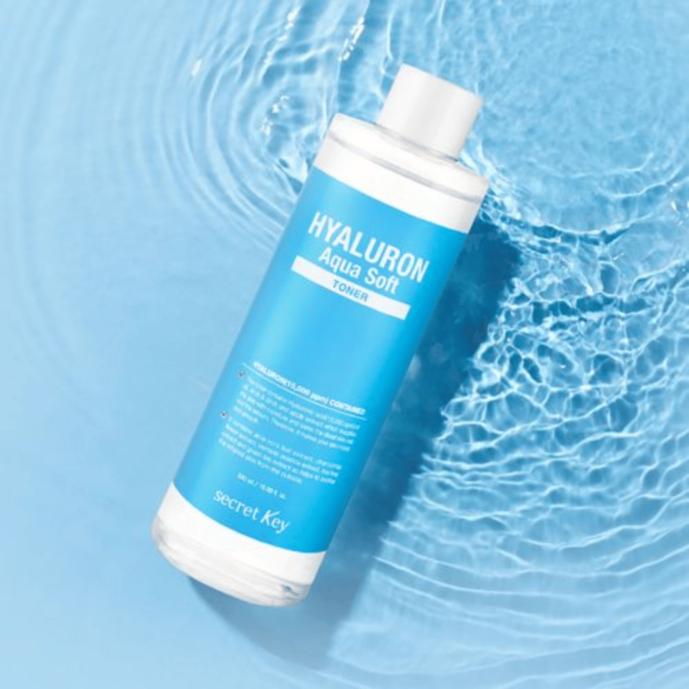 Hyaluron Aqua Soft Toner fra Secret Key – mild, fugtgivende ansigtsvand med 15.000 ppm hyaluronsyre, der beroliger og genopretter hudens balance.