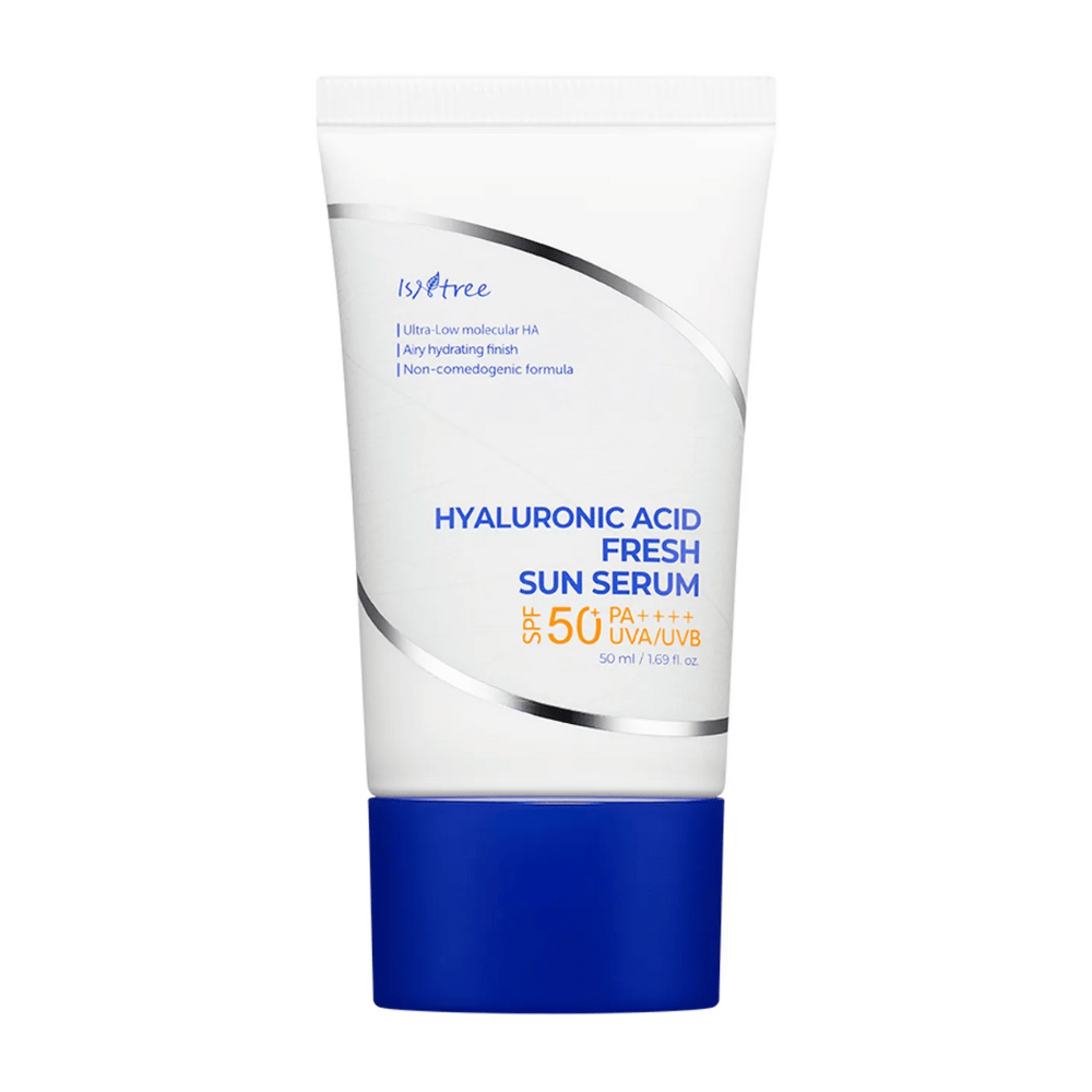 Isntree Hyaluronic Acid Fresh Sun Serum med SPF50+ PA++++ er en solbeskyttelse, der kombinerer effektiv beskyttelse med intensiv fugtighed takket være hyaluronsyre med lav molekylvægt. Let, ikke-komedogen formel, der absorberes hurtigt og passer til følsom hud.