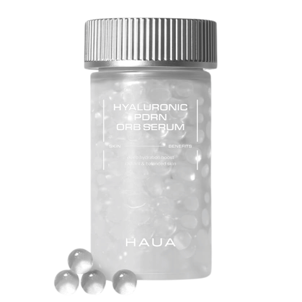 Produktbillede af HAUA Hyaluronic PDRN Orb Serum på hvid baggrund. Den transparente beholder er fyldt med serumkugler og fremhæver produktets unikke indkapslede formulering.
