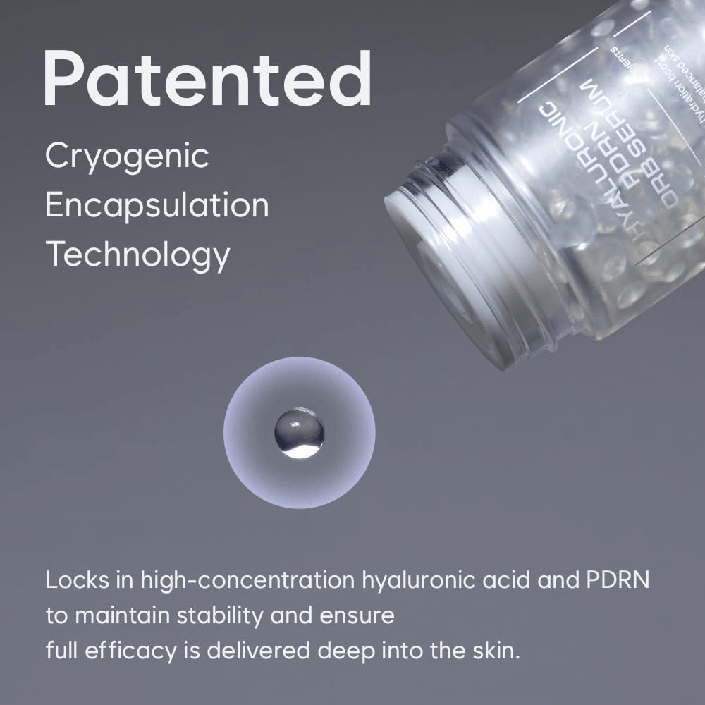 Illustration af HAUA Hyaluronic PDRN Orb Serum og dets patenterede kryogene indkapslingsteknologi. En serumorb vises ved siden af emballagen for at fremhæve teknologien bag ingrediensindkapslingen.