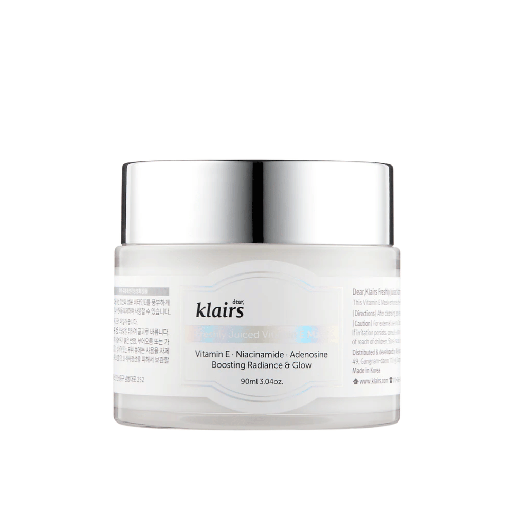 Lukket hvid krukke af Klairs Freshly Juiced Vitamin E Mask med tekst om vitamin E, niacinamid og adenosin for glød, mod hvid baggrund.