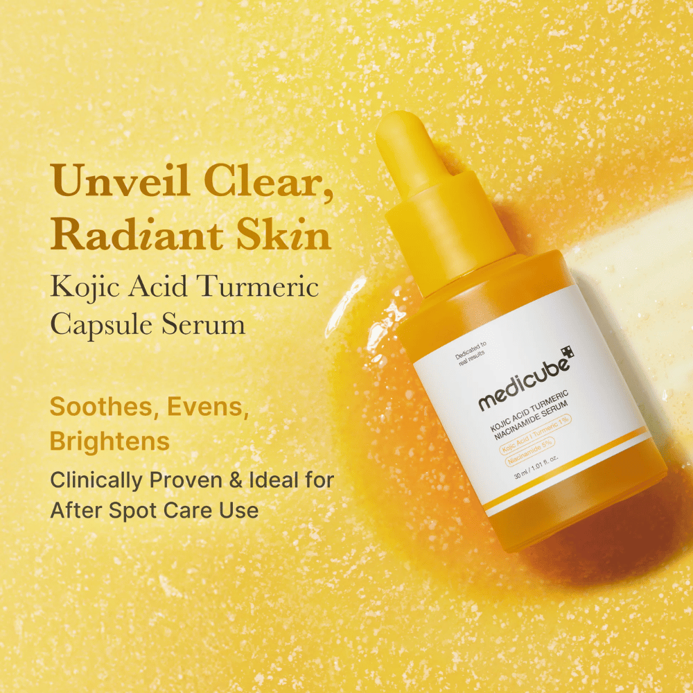 Kampagnebillede af Medicube Kojic Acid Turmeric Niacinamide Serum med en stærk gul farvepalet, som fremhæver glow, glød og hudforbedrende egenskaber. Fokus ligger på at berolige huden, udjævne hudtonen og give et klarere udseende efter post-acne care.