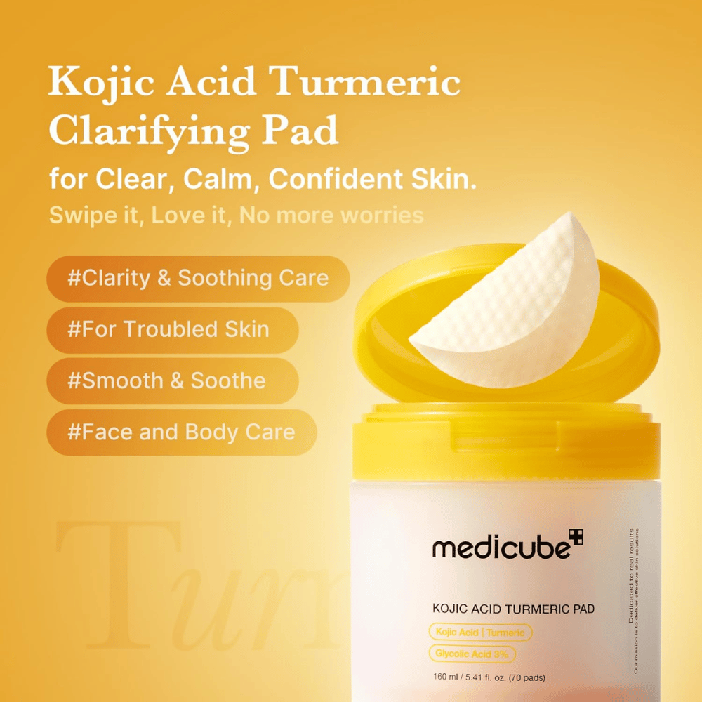 Kampagnebillede for Medicube Kojic Acid Turmeric Pad som fremhæver eksfolierende pads til klarere hud, beroligende pleje og anvendelse på både ansigt og krop.